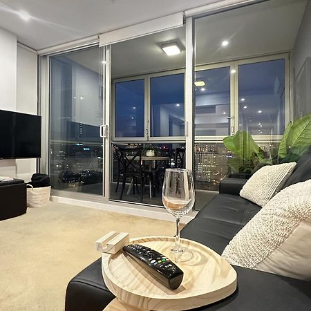 Sky View Apartment Cbd Skyline 2Br Apartment Balcony Spa Access Sleeps 6 애들레이드 외부 사진
